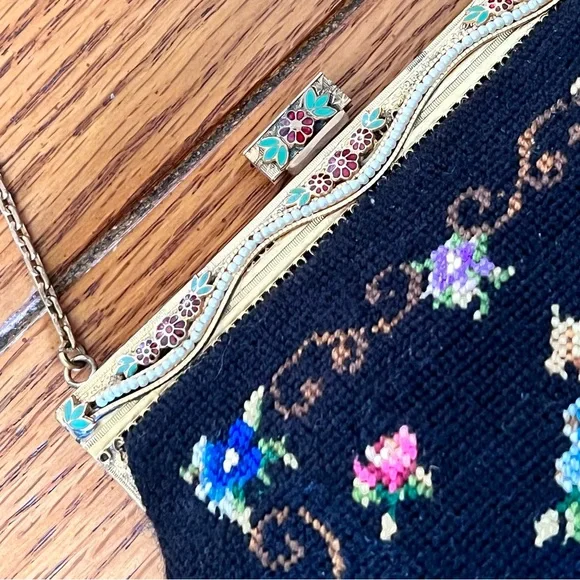 Spectacular Vintage Pettipoint Purse with Kisslock Change Purse and Mirror - Picture 4 of 15